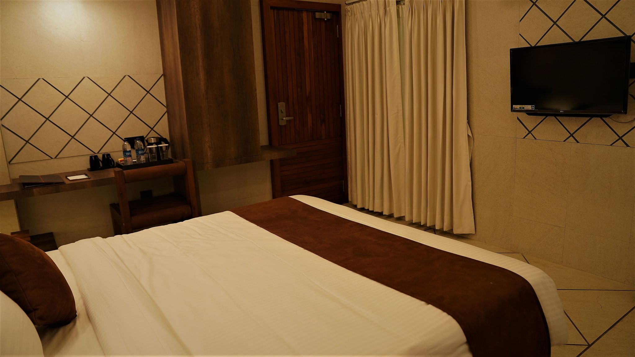 De Glance Hotel - Surat COZY ROOM 5
