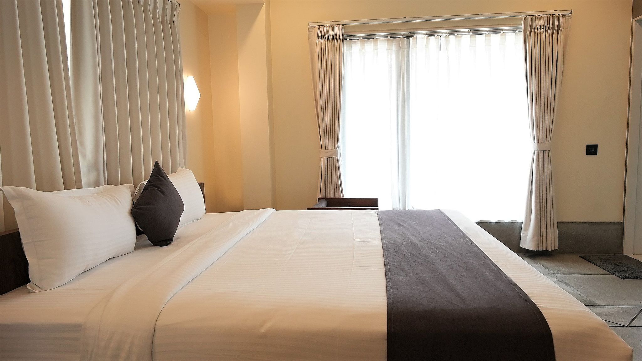 De Glance Hotel - Surat COZY ROOM 13