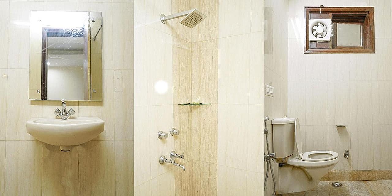1025