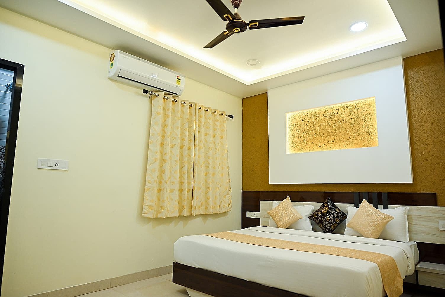 Hotel Golden Bliss Deluxe Room 6