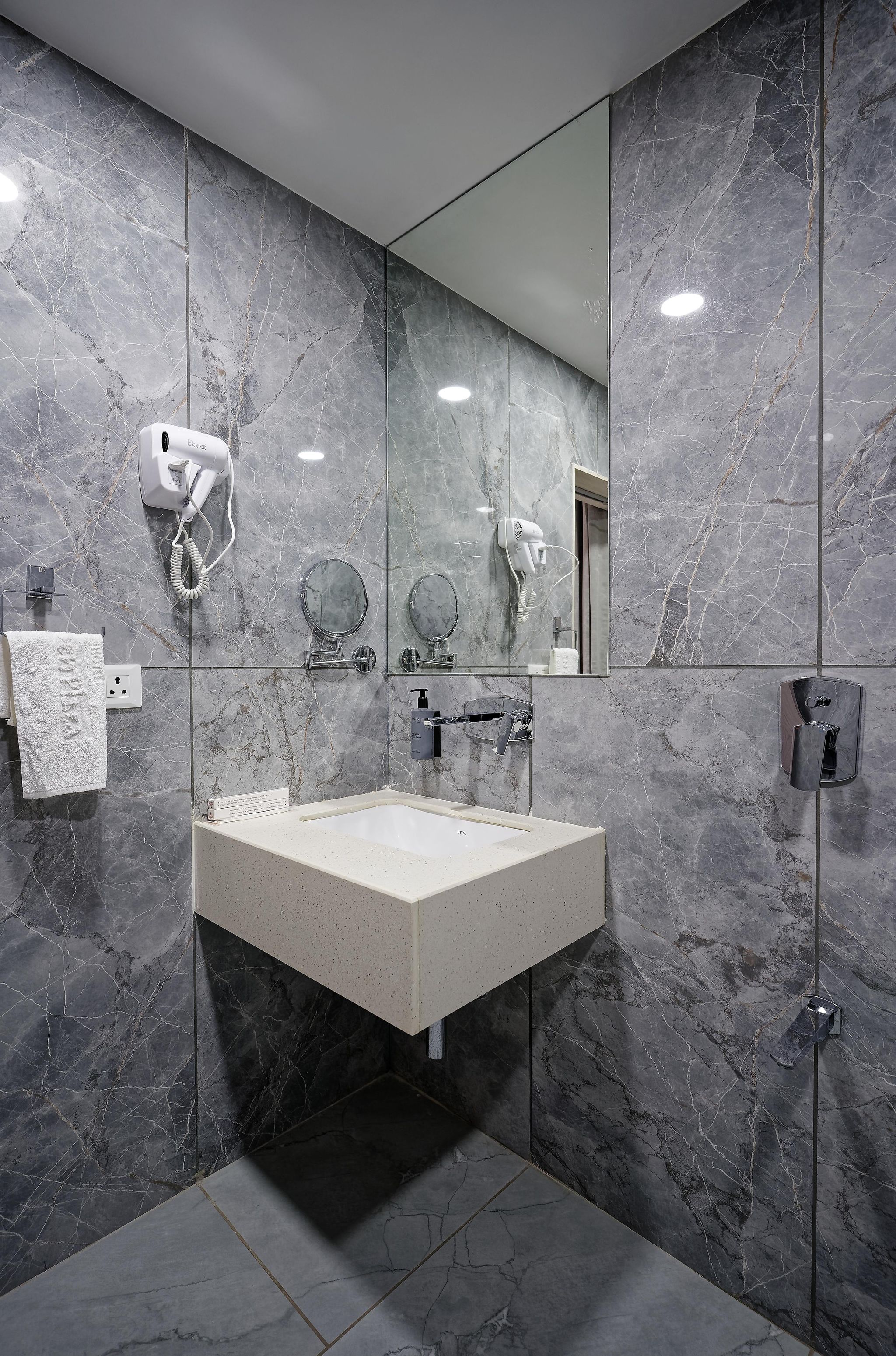 Hotel Golden Plaza SILVER TWIN - Ideal for Corporate Travelers 3