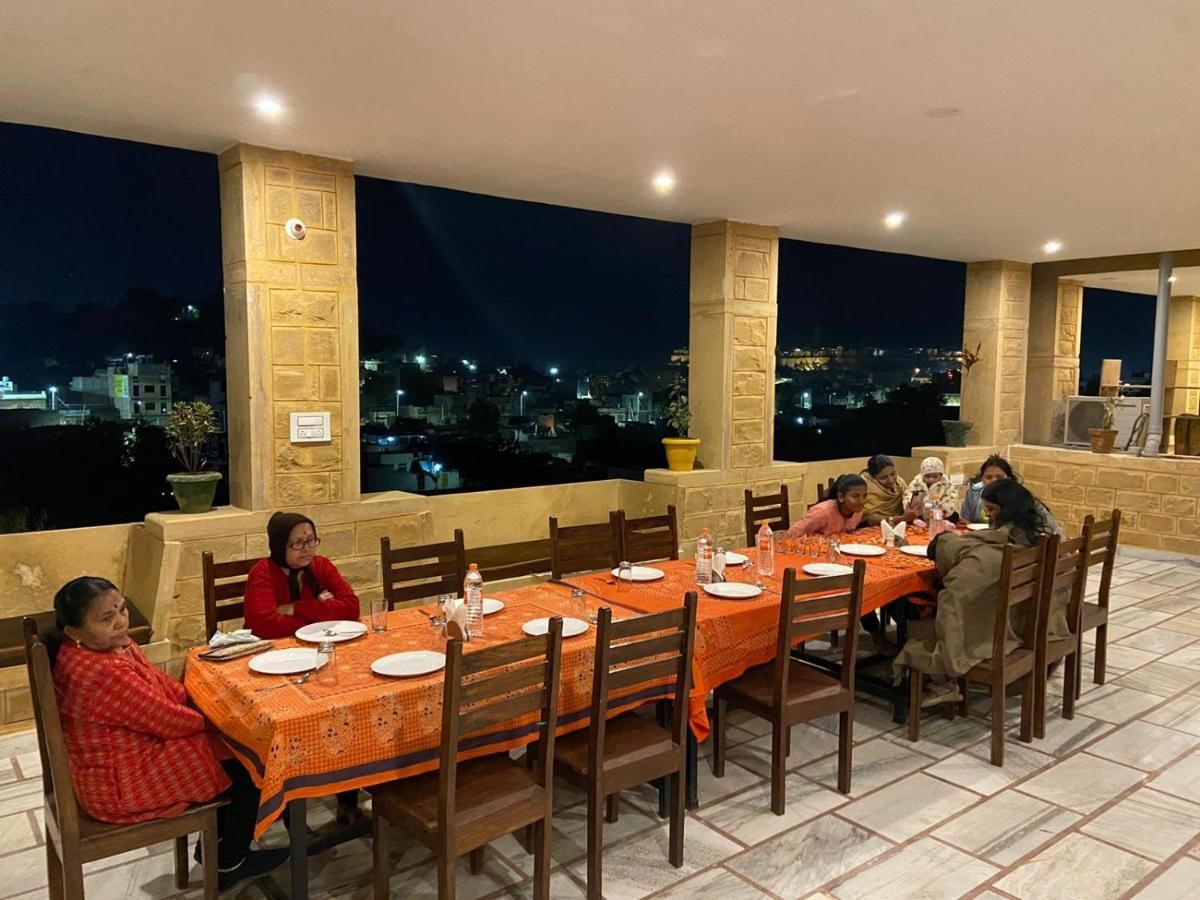 Food & Dining