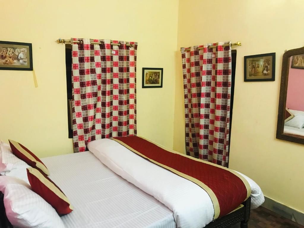 Hotel Golden Safari Standard Room