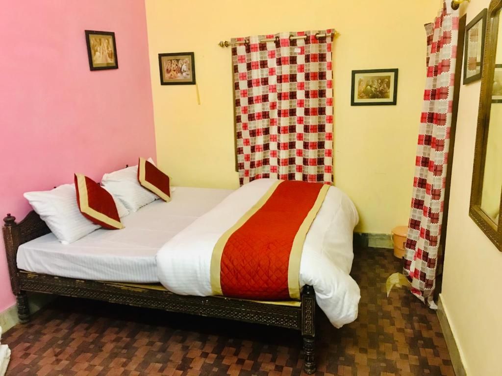 Hotel Golden Safari Standard Room 3