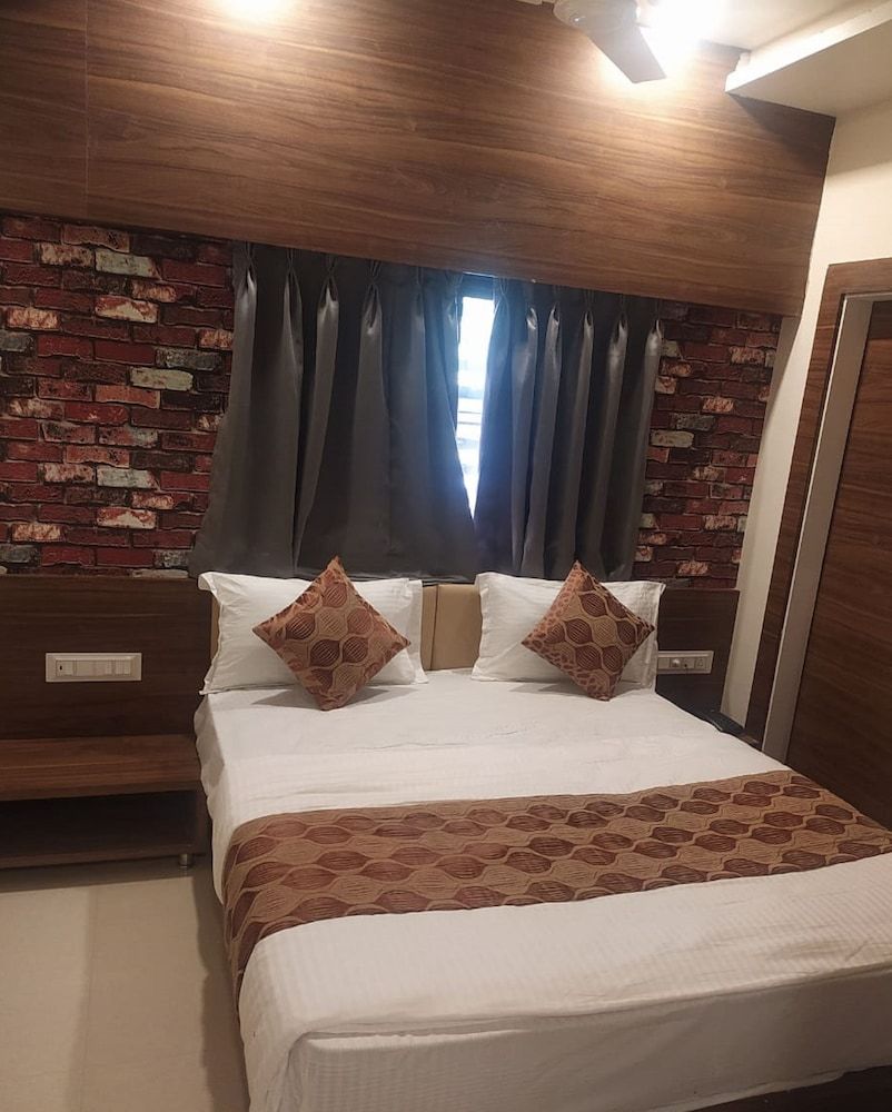Hotel Grand Double Bed AC Room