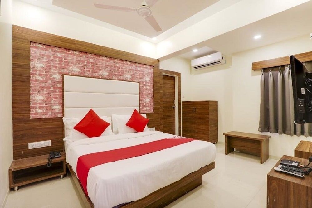 Hotel Grand Double Bed AC Room 7