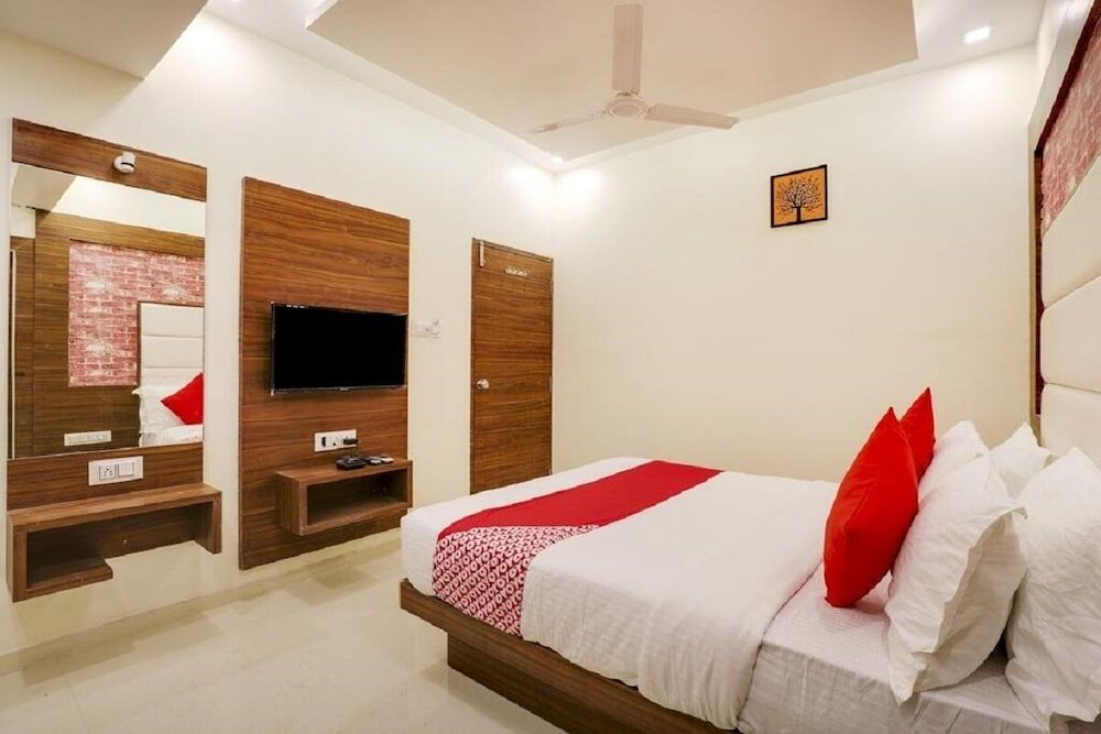 Hotel Grand Double Bed AC Room 9