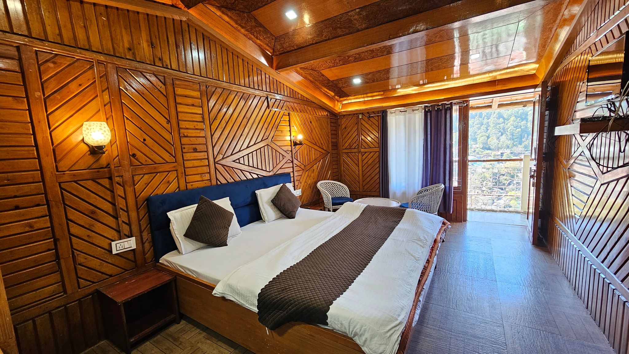 Double Bed ( Lake View )