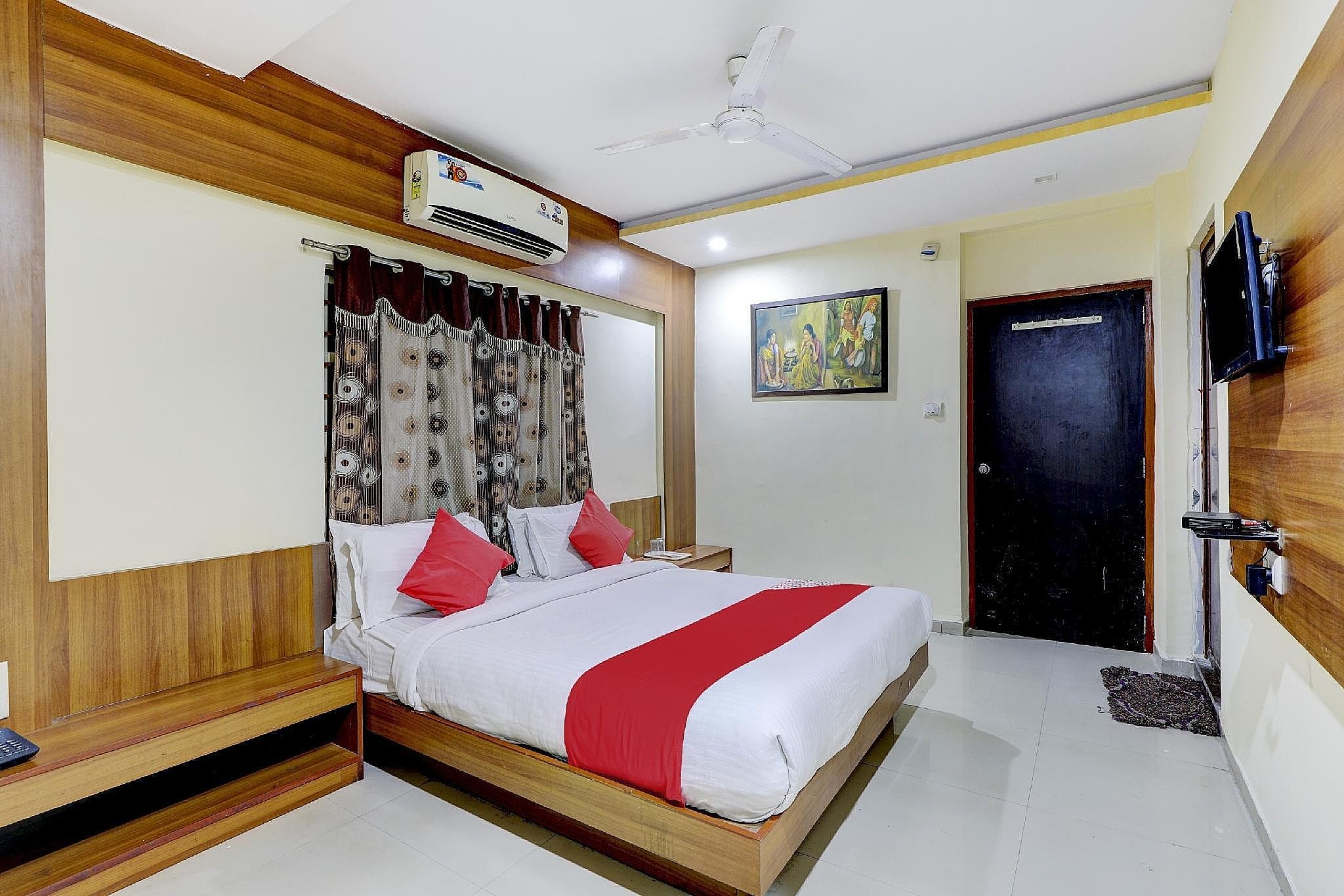 Hotel Krishna Palace Vastrapur Classic Double or Twin 2