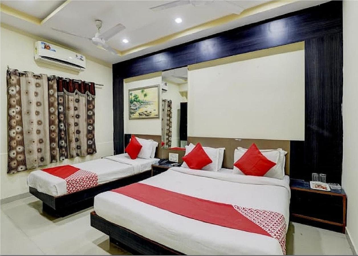 Hotel Krishna Palace Vastrapur Deluxe Triple Room
