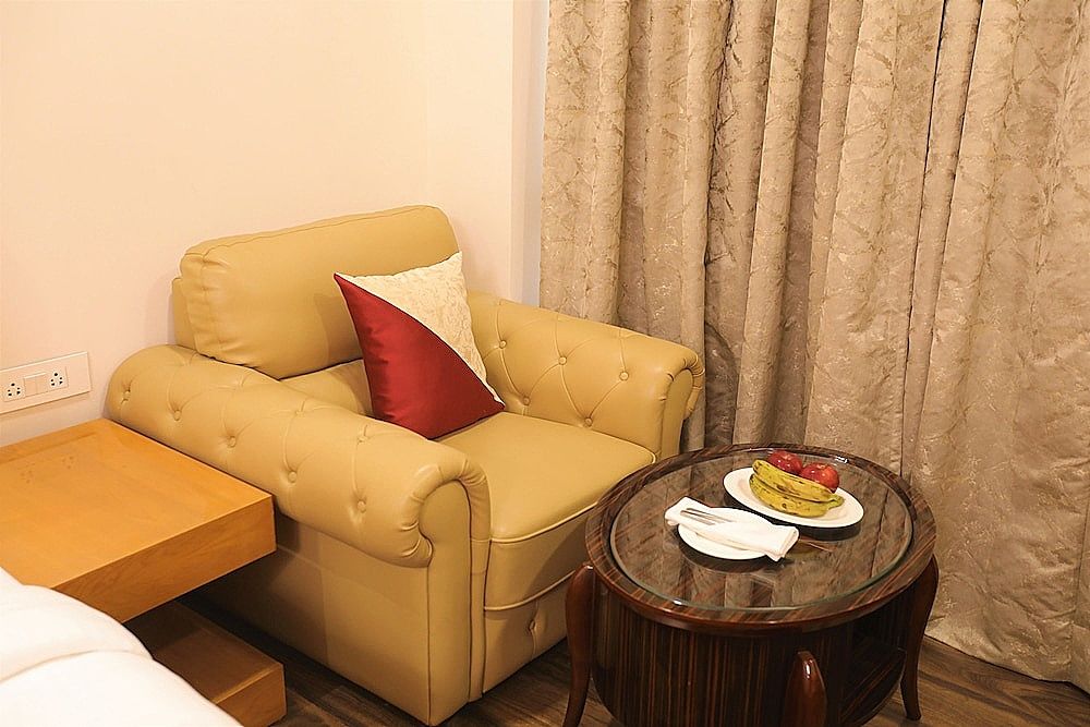 Hotel LA Delhi Superior King Room 18