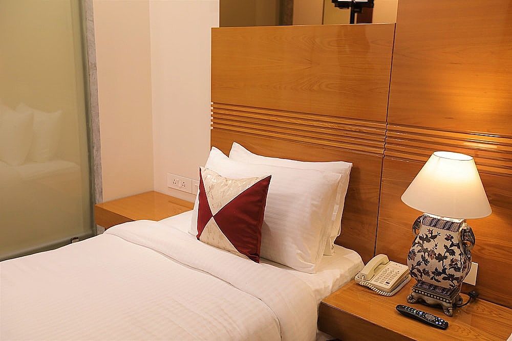 Hotel LA Delhi Superior King Room 14