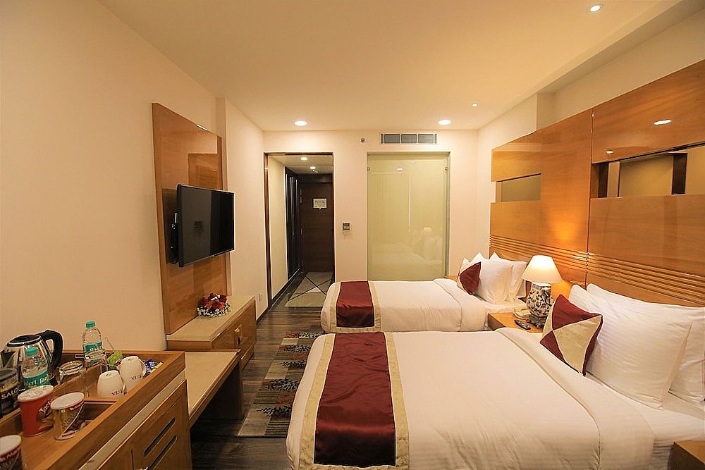 Hotel LA Delhi Superior King Room 9