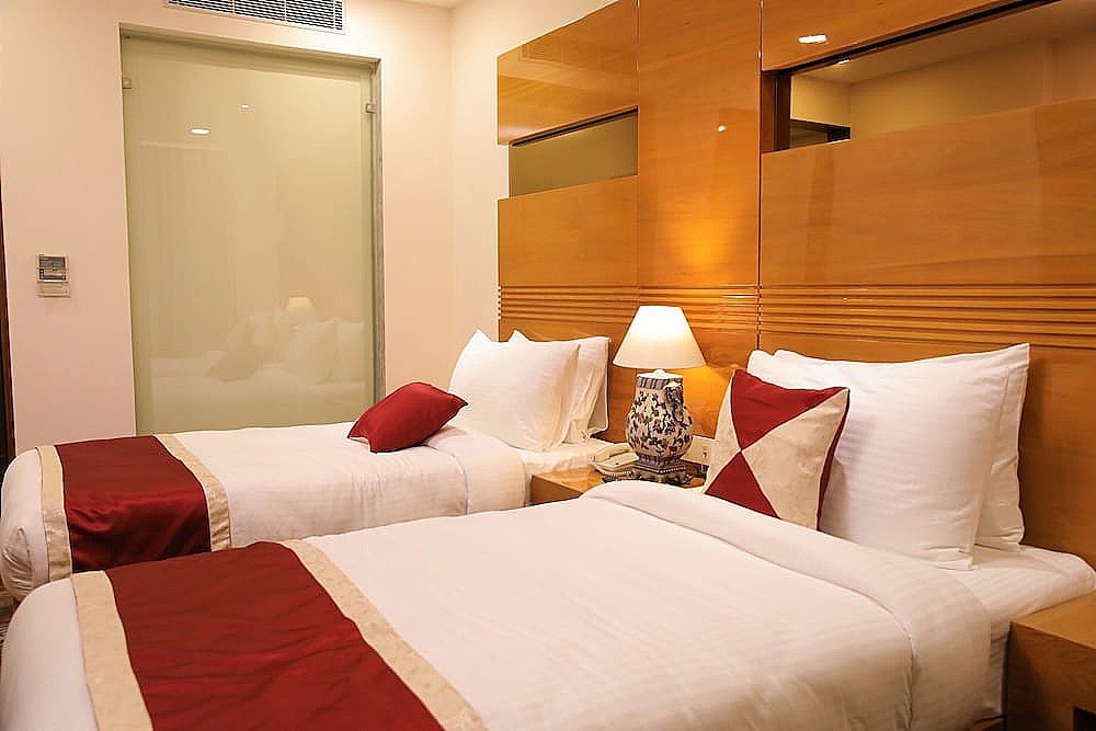 Hotel LA Delhi Superior King Room 8