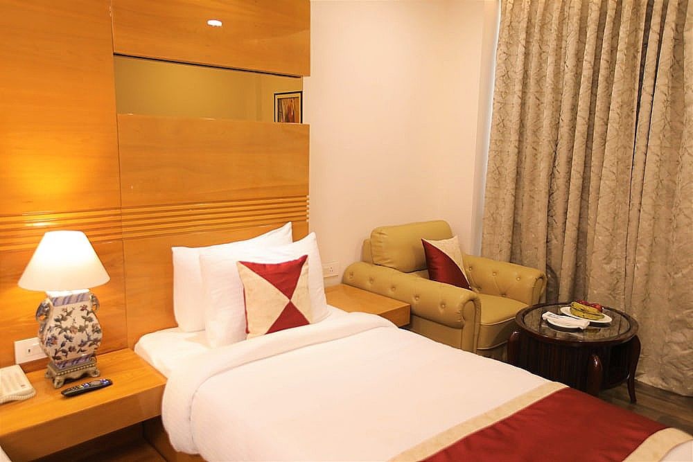 Hotel LA Delhi Superior King Room 3