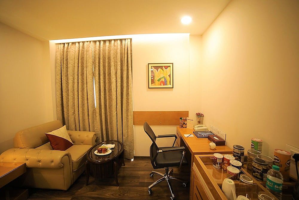 Hotel LA Delhi Superior King Room 12