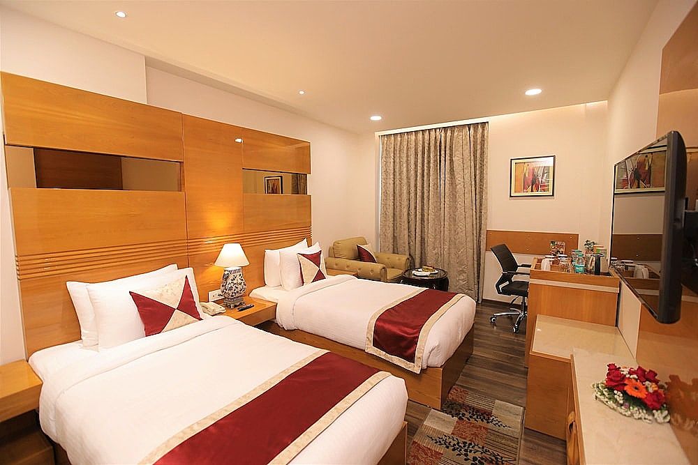 Hotel LA Delhi Superior King Room 7