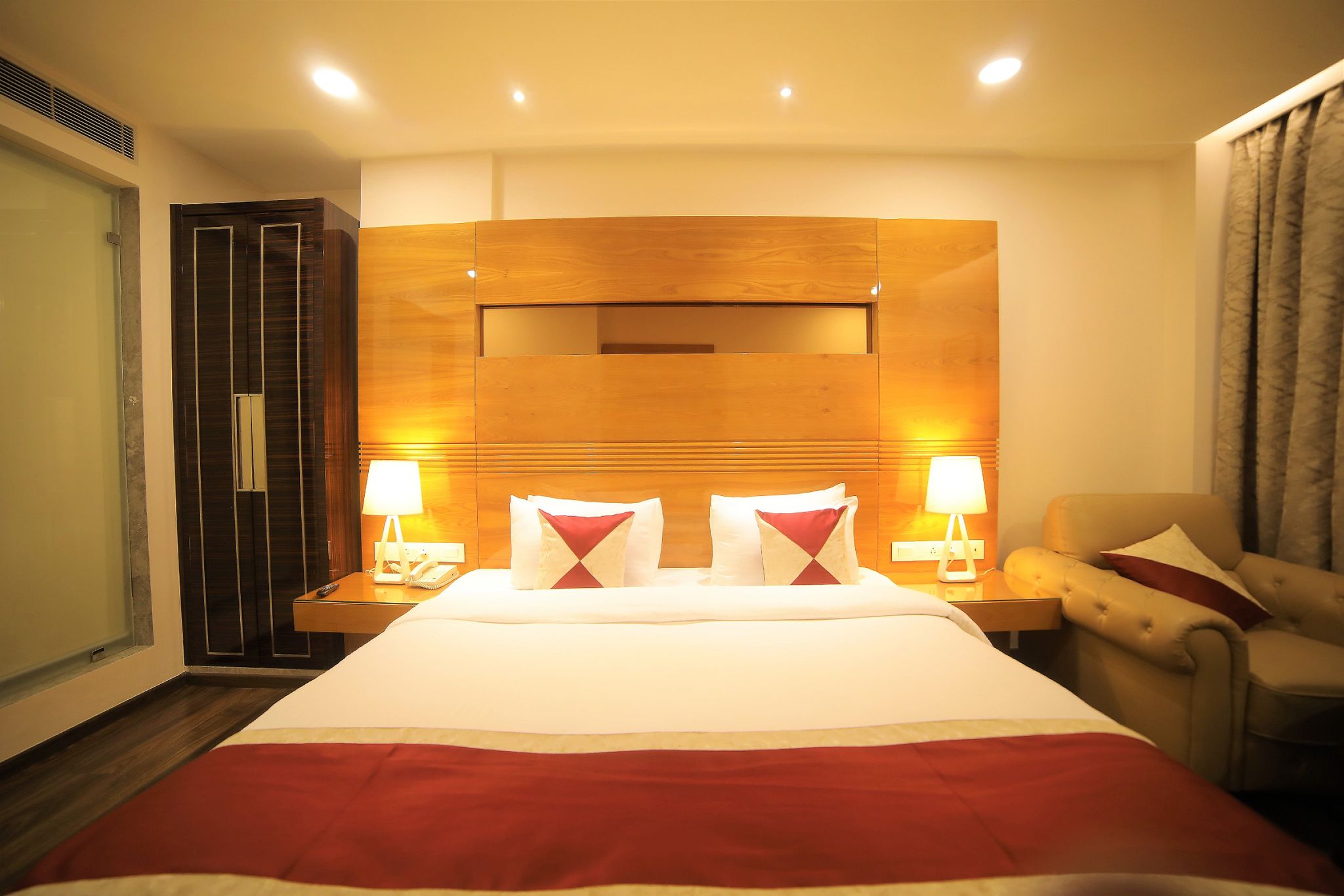 Hotel LA Delhi Superior King Room 4