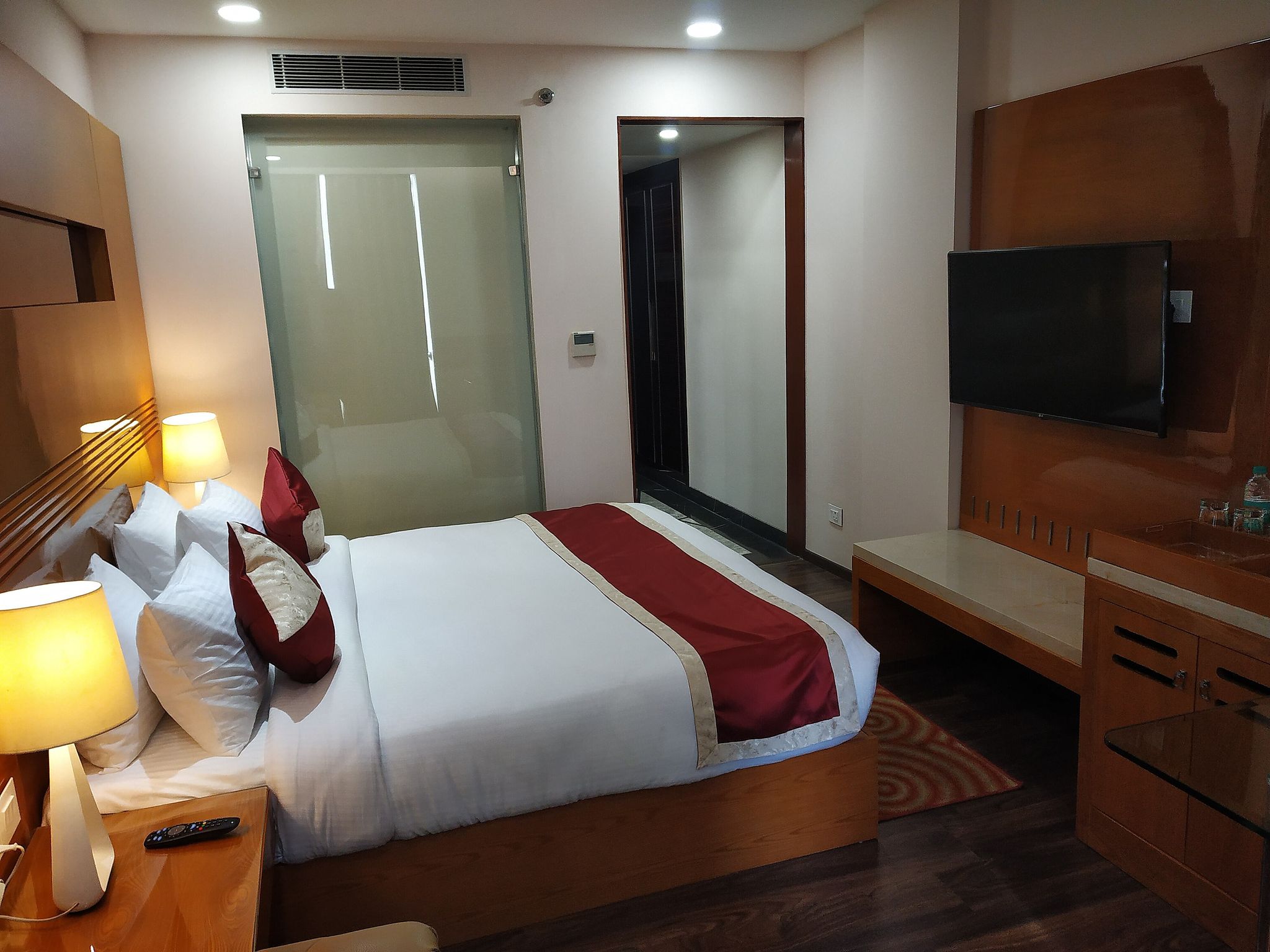 Hotel LA Delhi Superior King Room 2