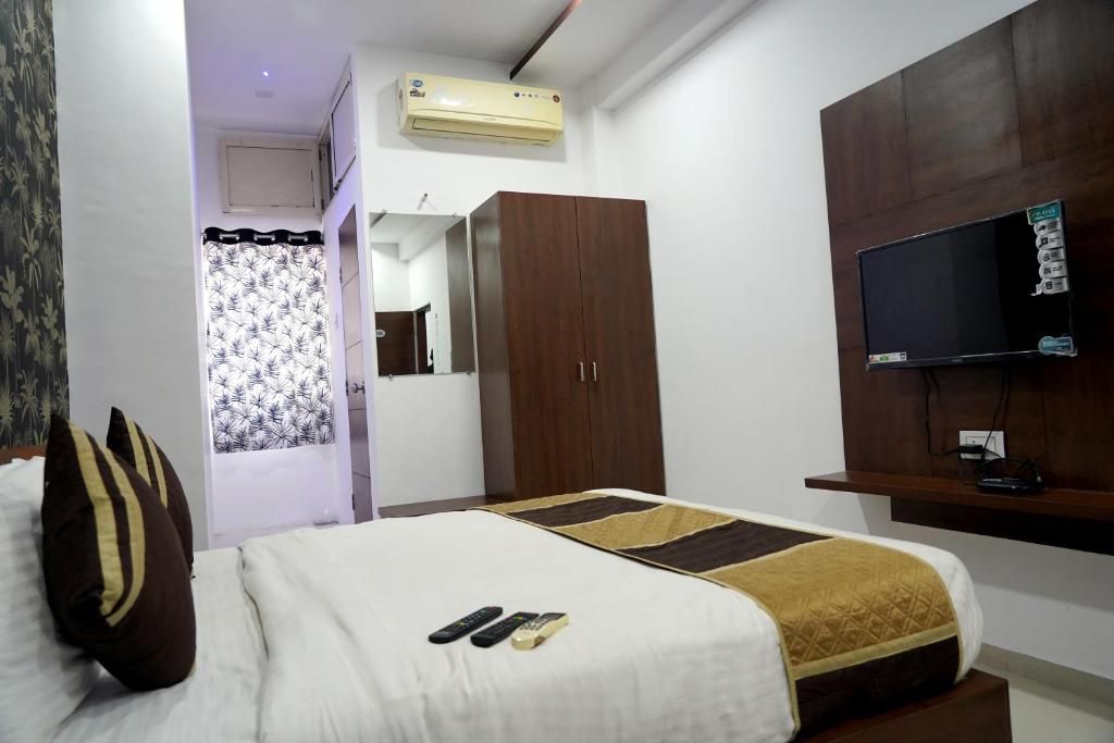 Hotel Laxmi Palace Deluxe AC  Room 4