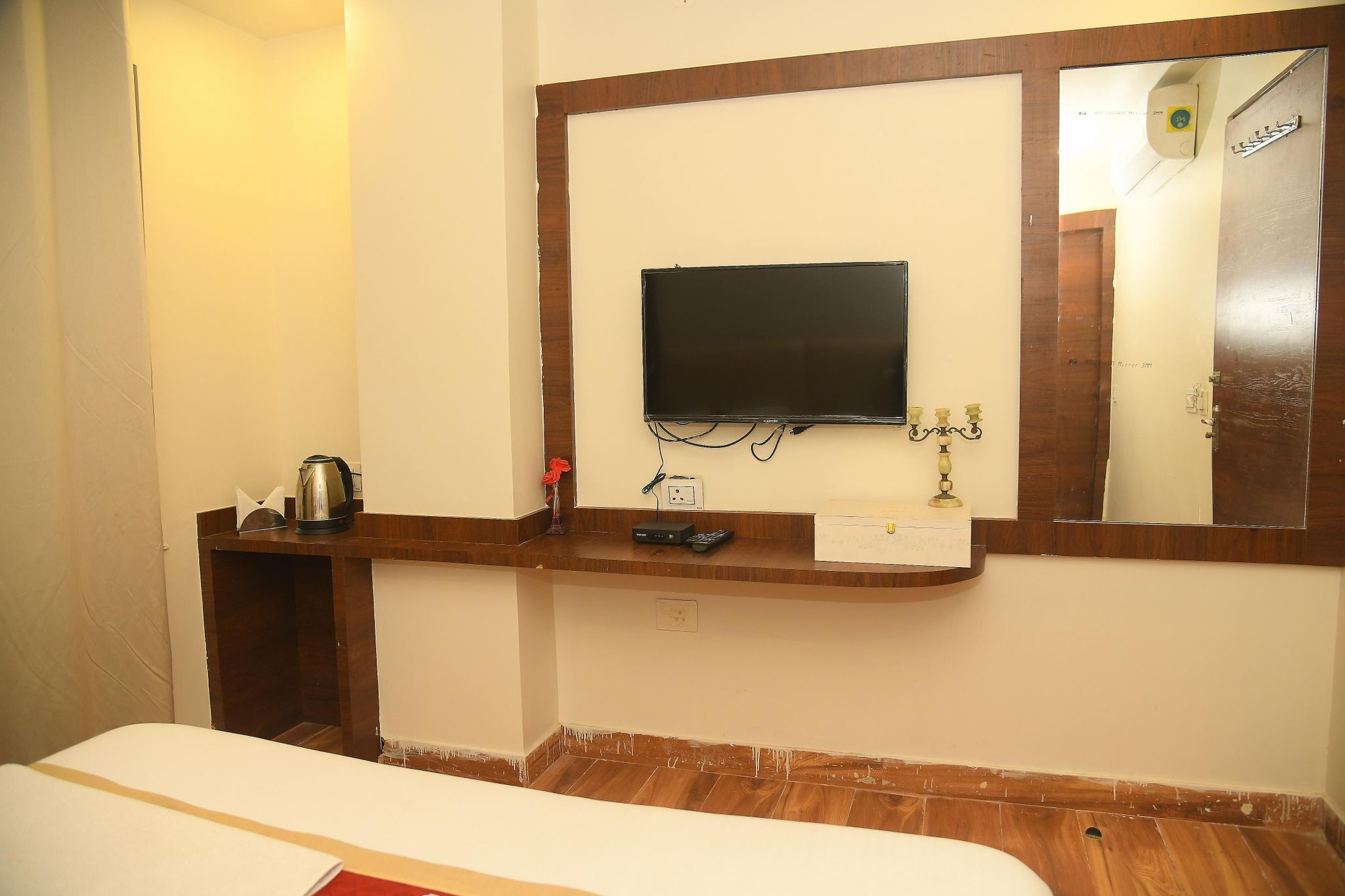 Hotel LD Prime Deluxe Room 4