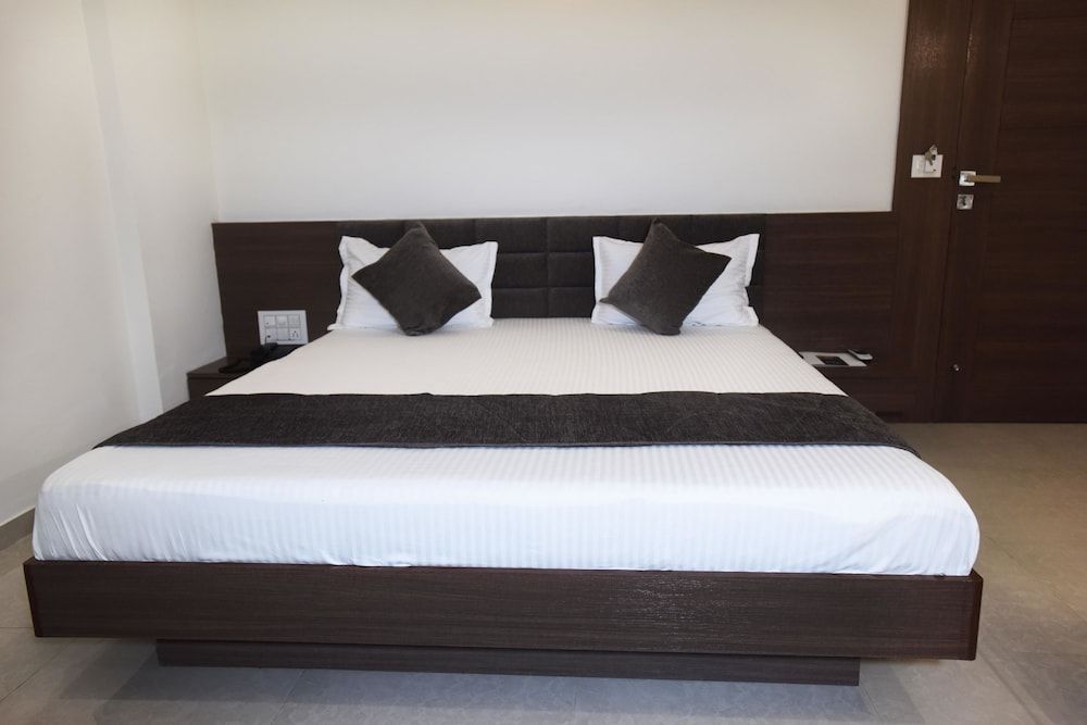 Hotel Luxura Standard Room 4