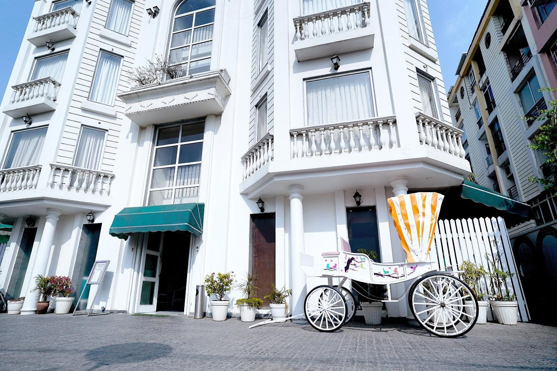 undefined Hotel Magenta 9