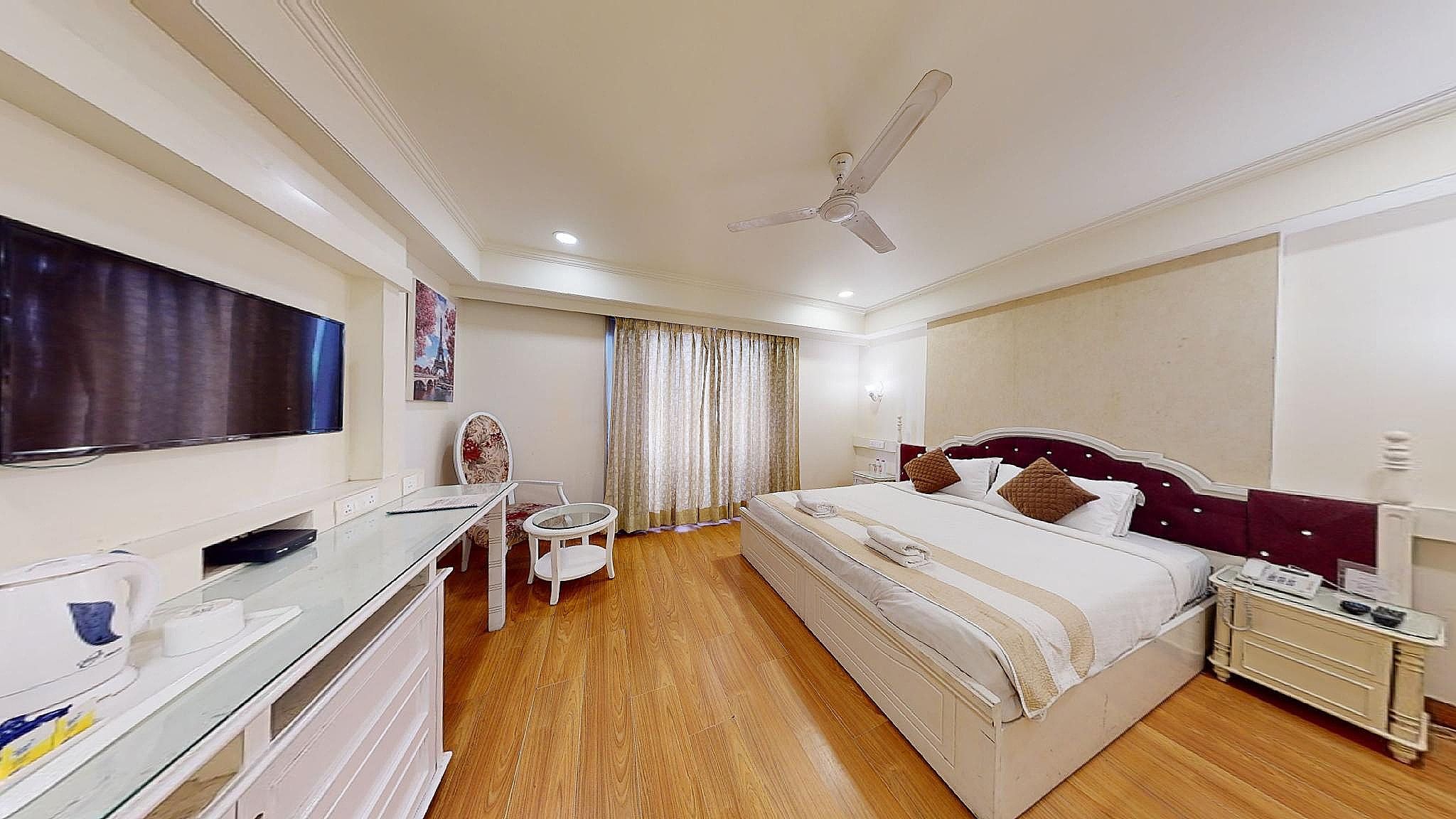 Hotel Magenta Deluxe Room