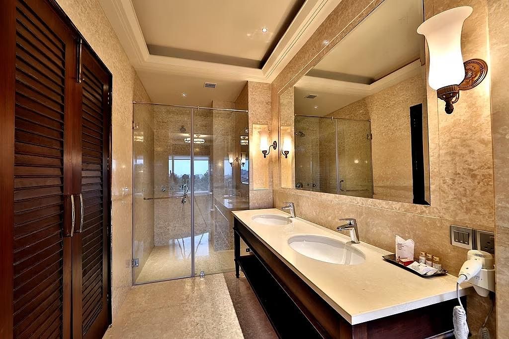 Luxury Suite Room With Free Wi-Fi