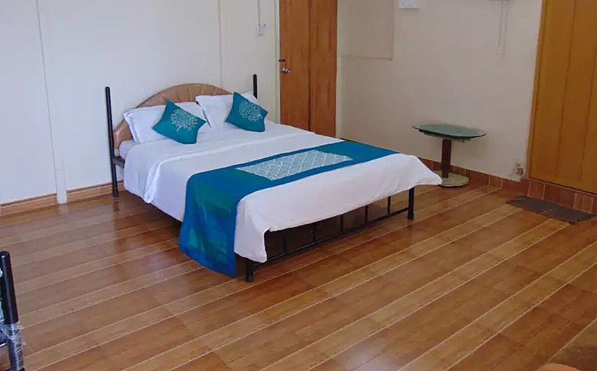 Hotel Manvin's Deluxe Non A/C Room