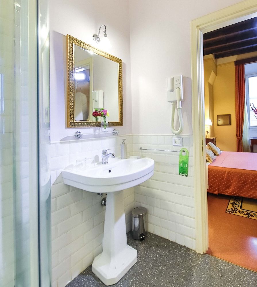 Casa de' Fiori Biscione Quadruple Room 13