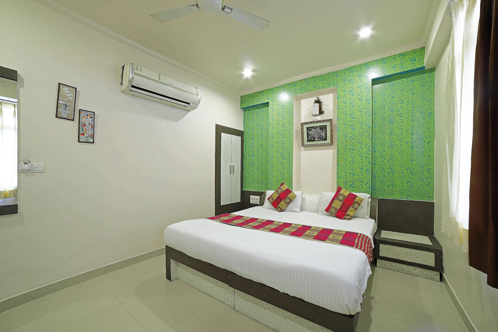 Hotel Metro Jaipur Super Deluxe Room 4