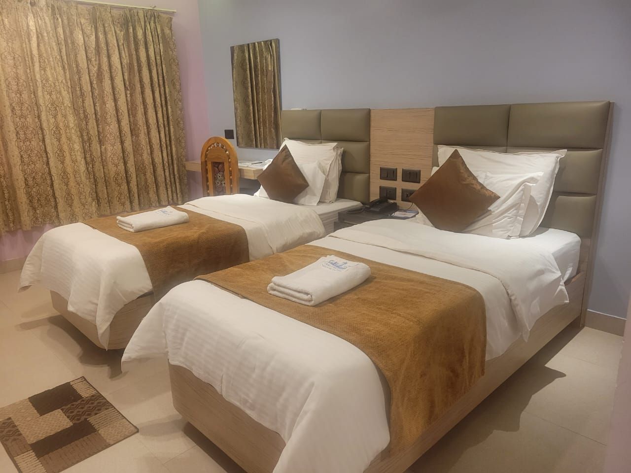  Hotel Om International Deluxe AC Twin Bed 2