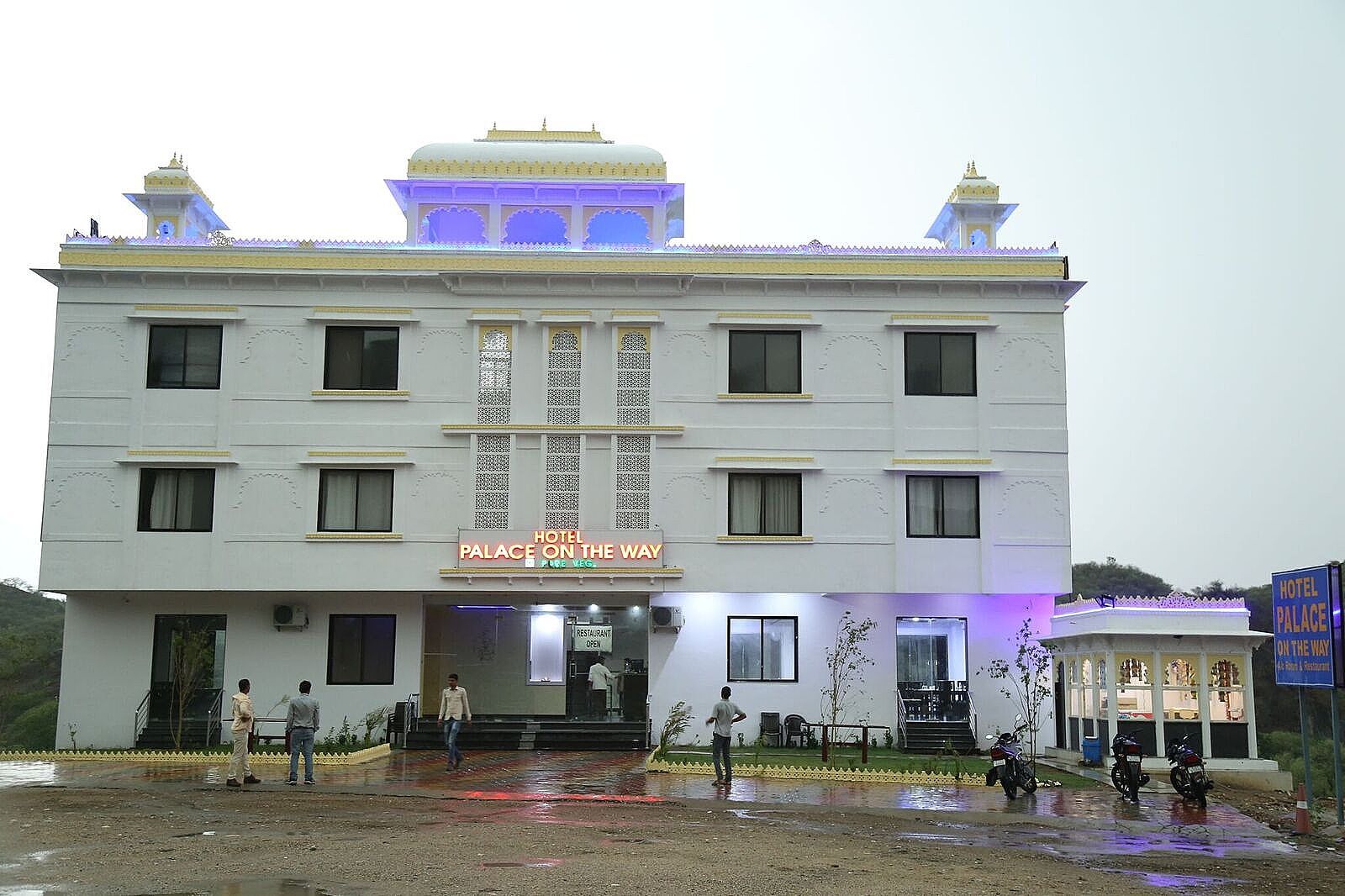 Hotel Palace On the way