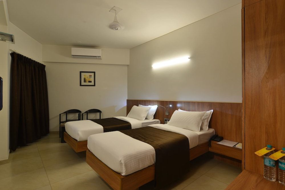 Hotel Panchavati Yatri Deluxe Room 2