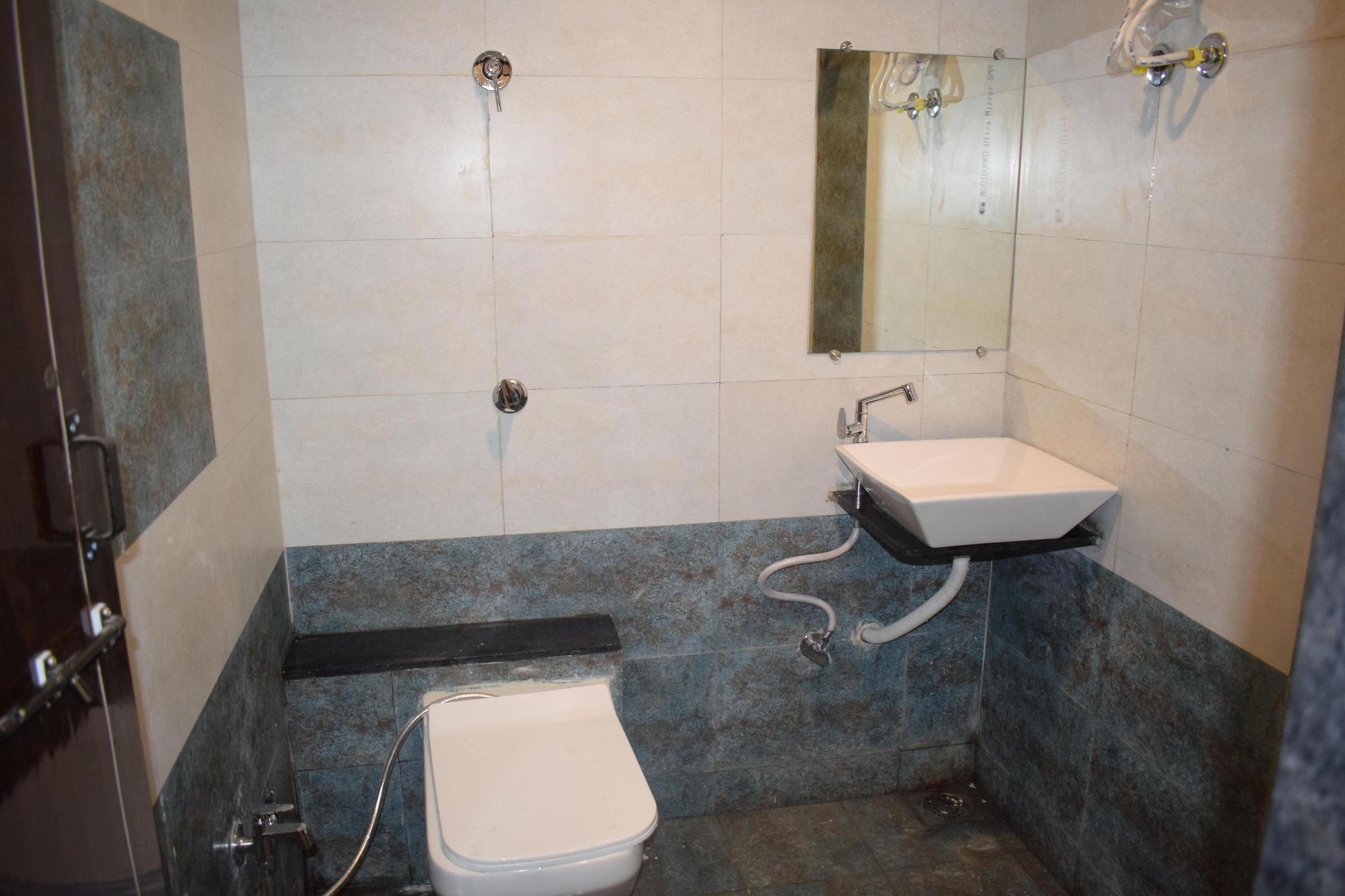 Hotel Peradiot Double Bed AC Room 9