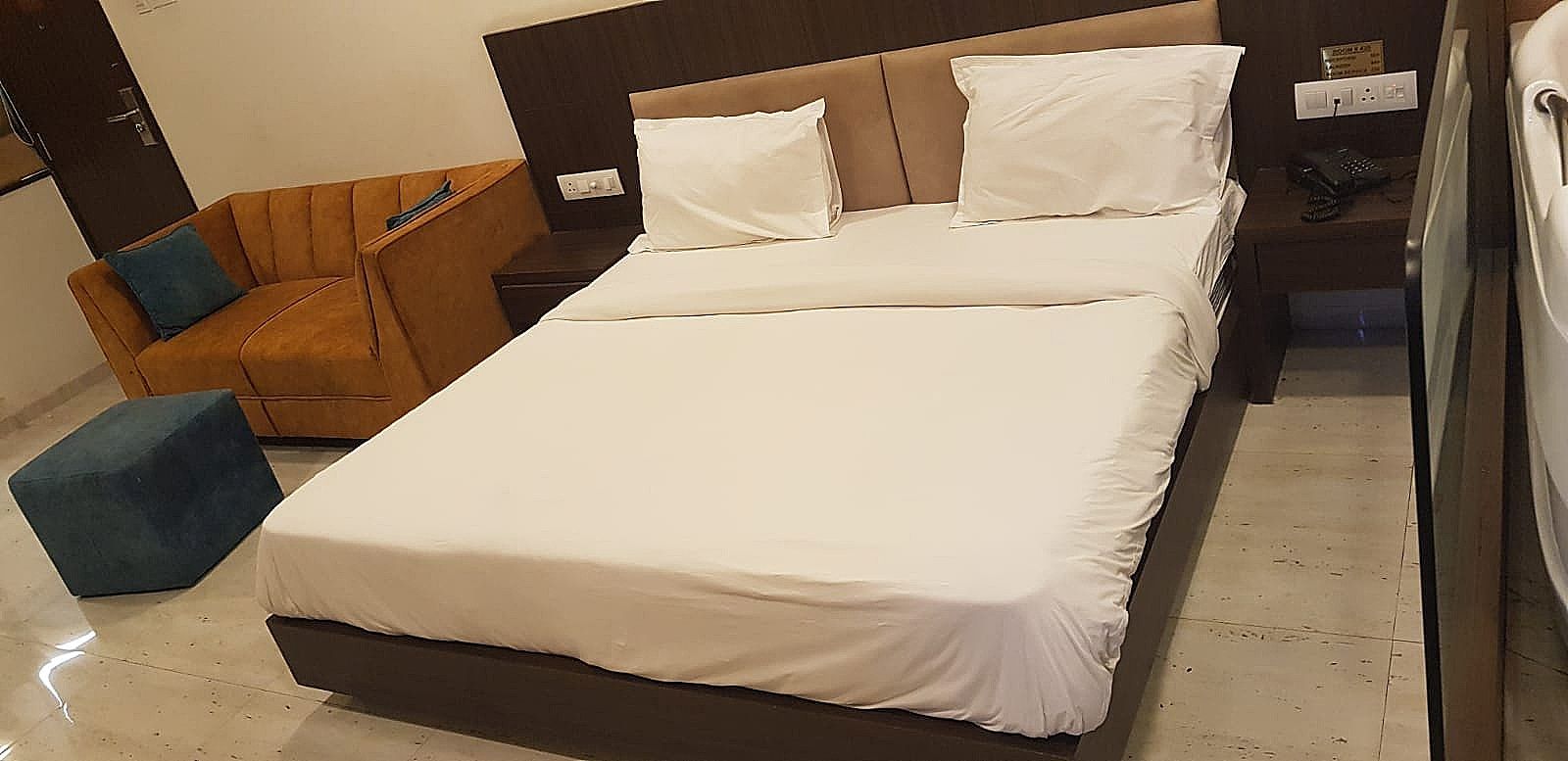 Hotel Privya Surat By Heven Management Deluxe Room 10
