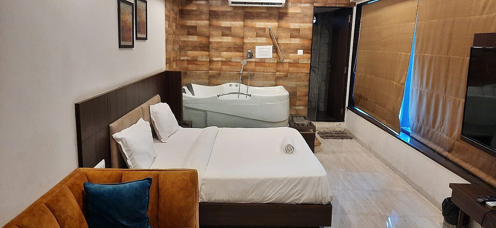 Hotel Privya Surat By Heven Management Deluxe Room 6