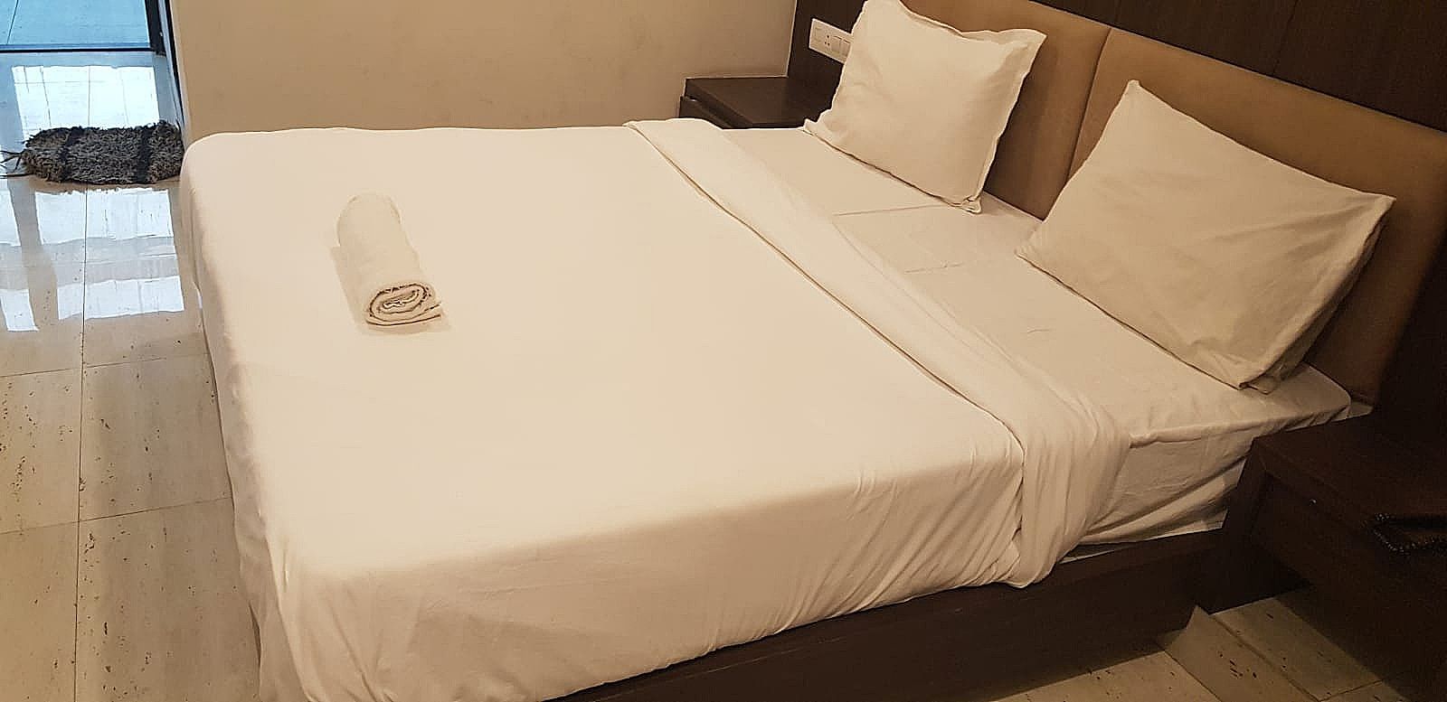 Hotel Privya Surat By Heven Management Deluxe Room 9