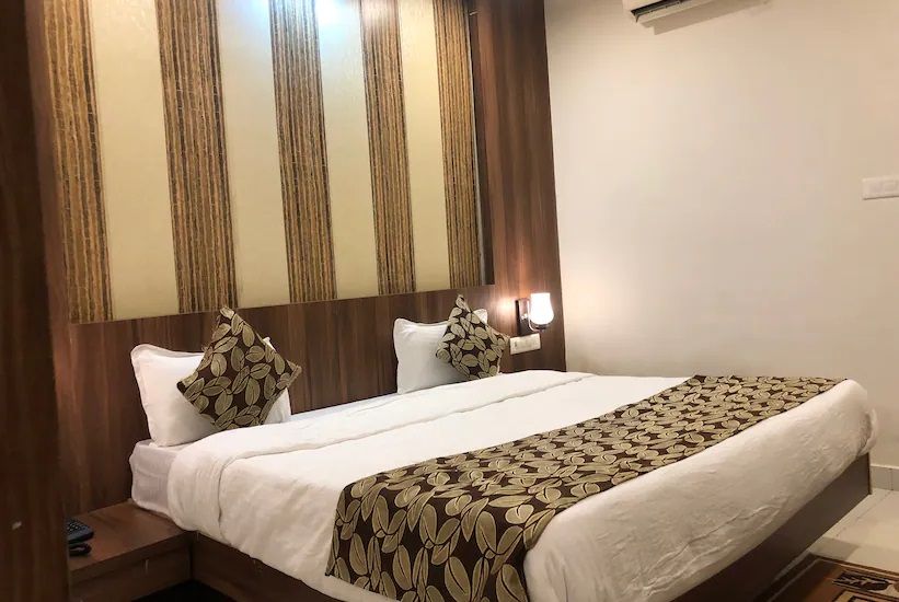 Hotel Rishabh Deluxe Room