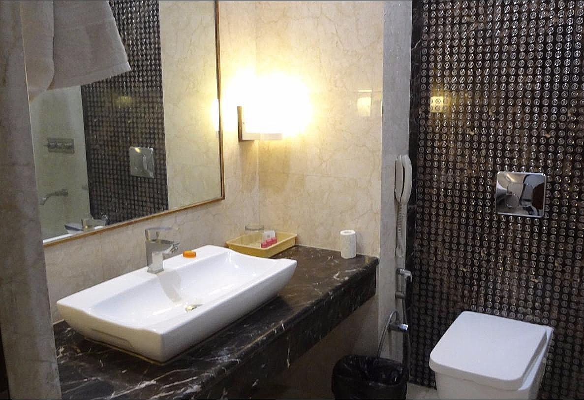 Hotel Seven Hill Tower Deluxe Double Room 8