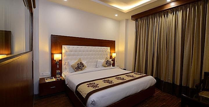 Hotel Seven Hill Tower Deluxe Double Room 5