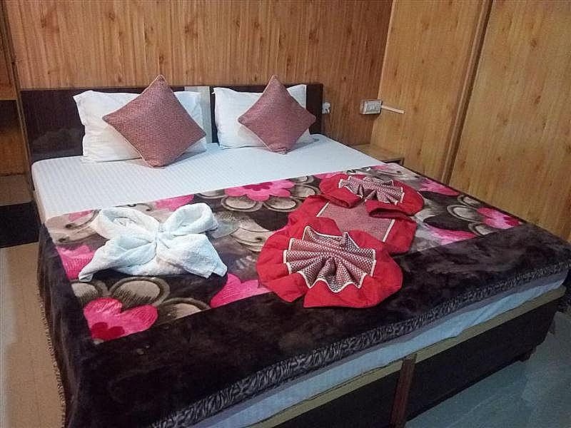 Hotel Shivalaya Retreat Huts & Cottages