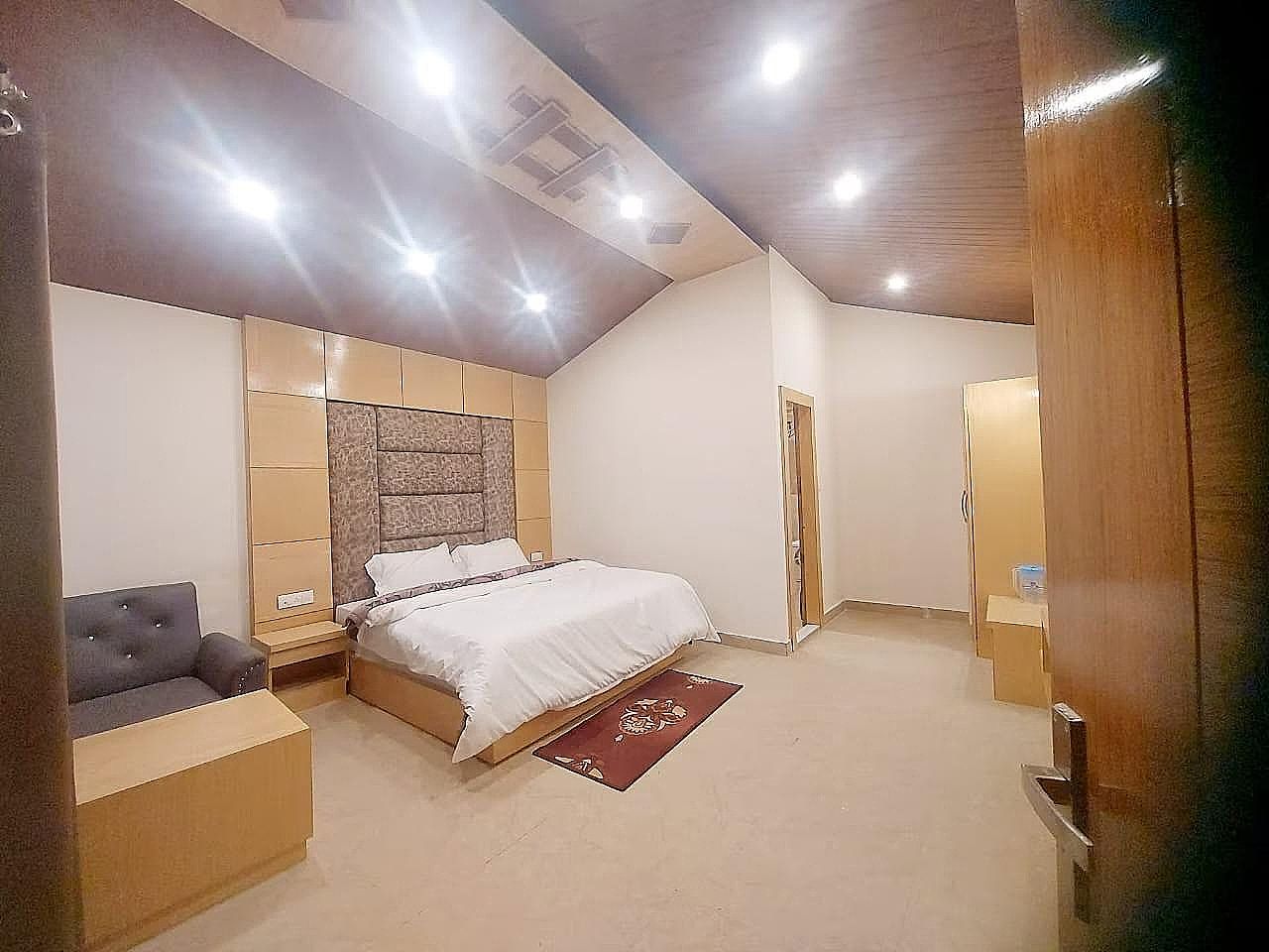 Hotel Shivalaya Retreat Huts & Cottages