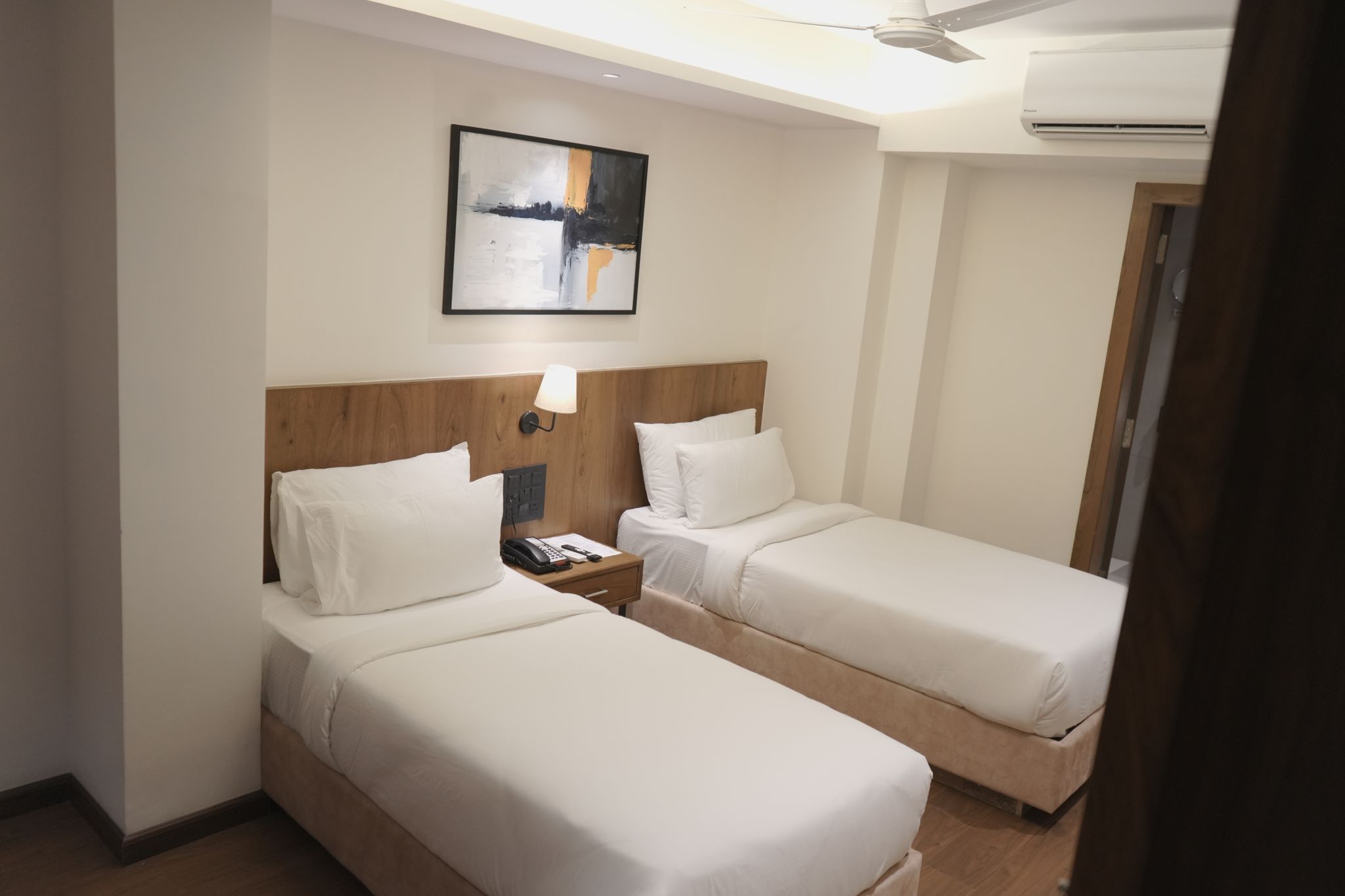 Silvotel By Bizzgrow Hotels Deluxe Twin Room