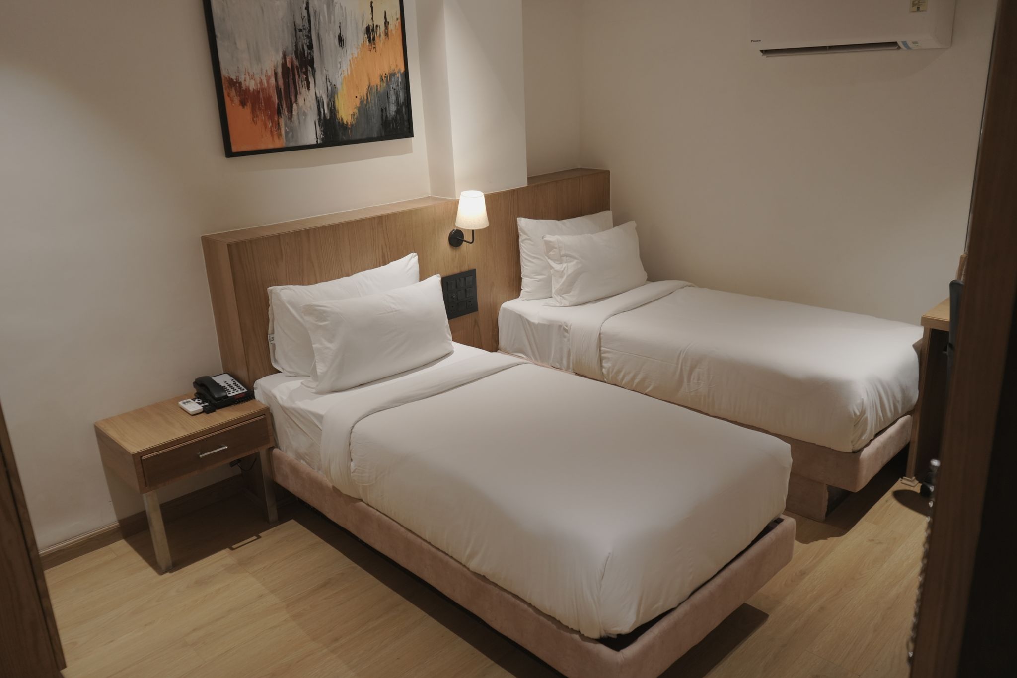 Silvotel By Bizzgrow Hotels Deluxe Twin Room 6