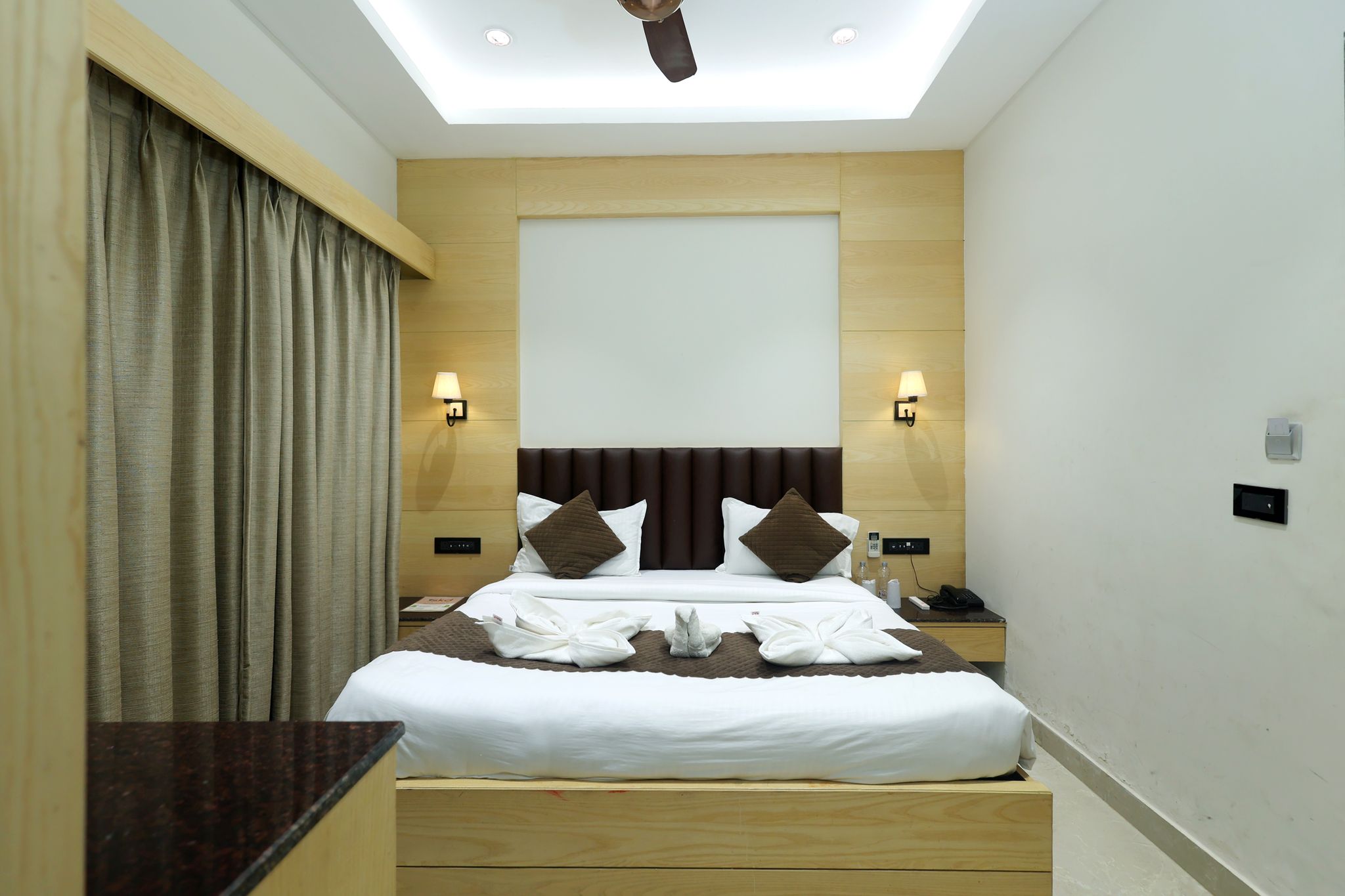 Hotel Sar Kamla Dham Deluxe Room 7