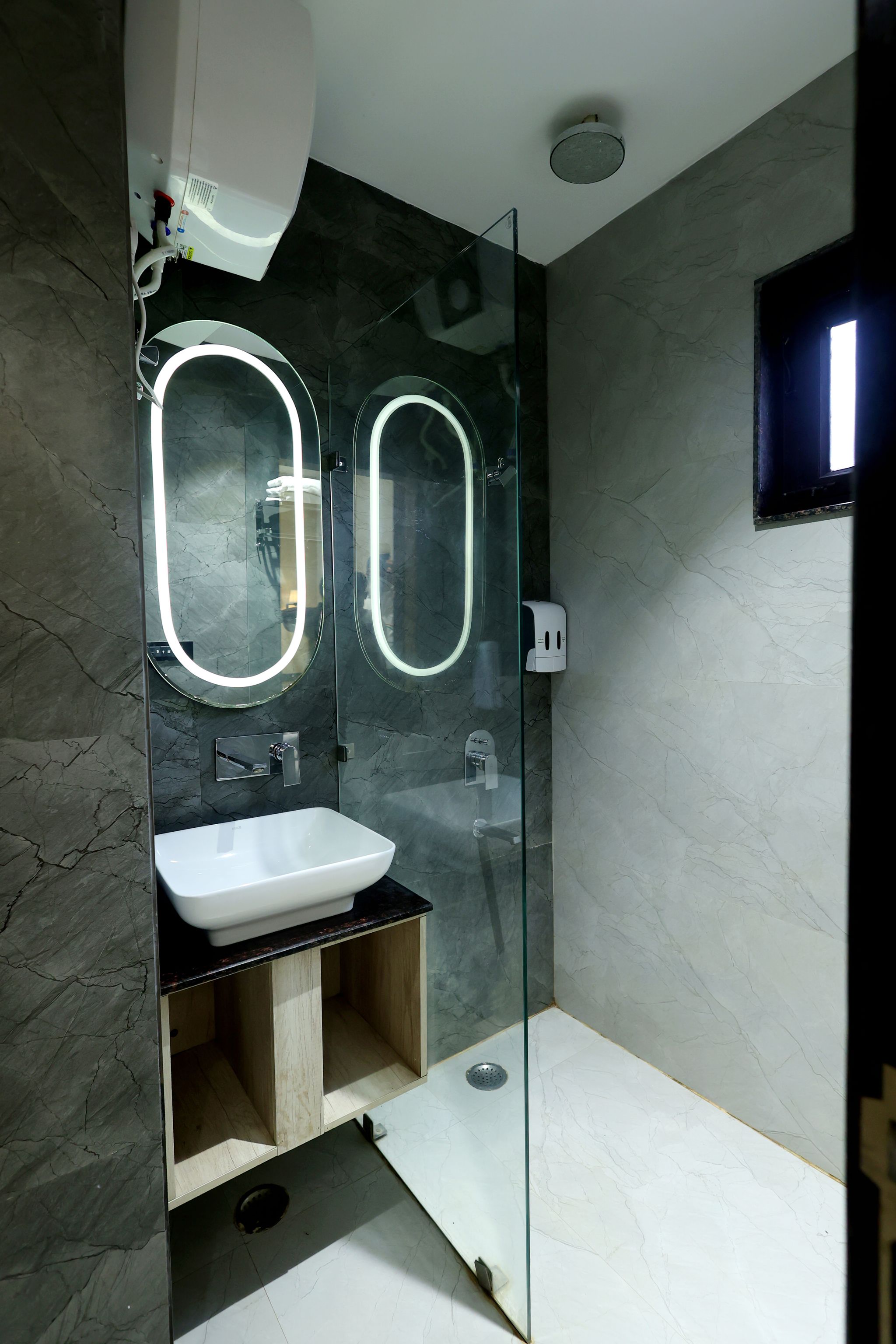 Hotel Sar Kamla Dham Deluxe Room 11