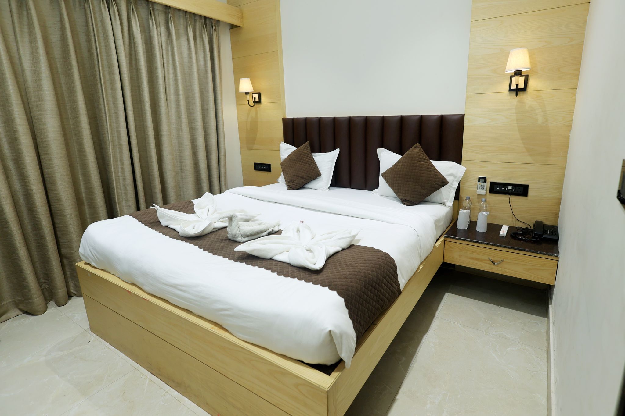 Hotel Sar Kamla Dham Deluxe Room 10