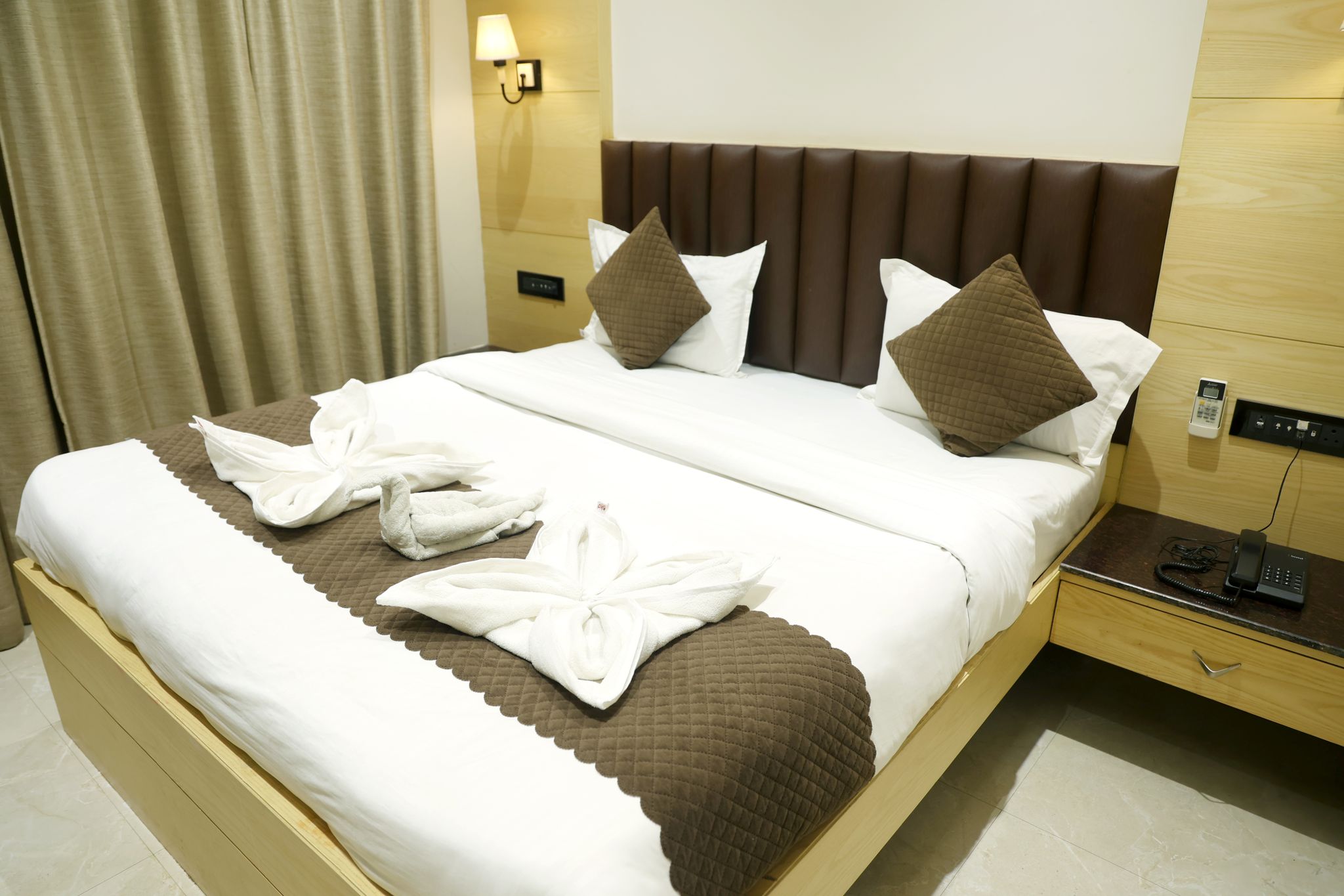 Hotel Sar Kamla Dham Deluxe Room 3